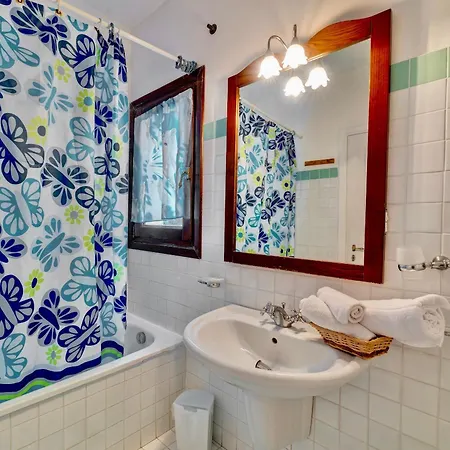 Appart hôtel Isa - With Air Conditioning And Private Outdoor Area Just A Few Minutes From La Pelosa