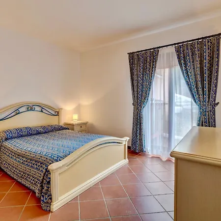Appart hôtel Isa - With Air Conditioning And Private Outdoor Area Just A Few Minutes From La Pelosa *
