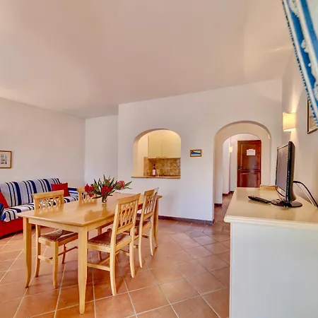 Isa - With Air Conditioning And Private Outdoor Area Just A Few Minutes From La Pelosa Appart hôtel